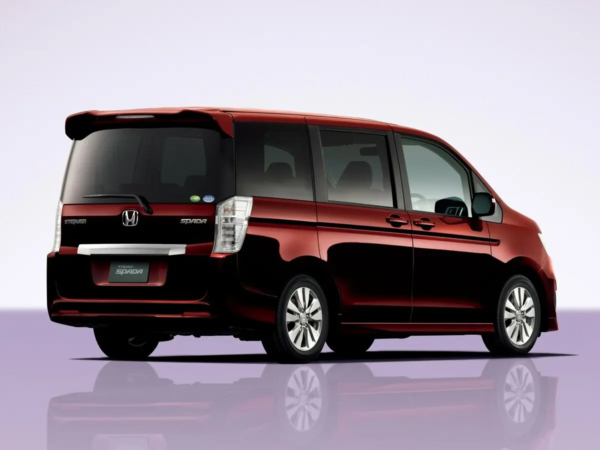 Honda Stepwgn IV Минивэн Spada — фото 3