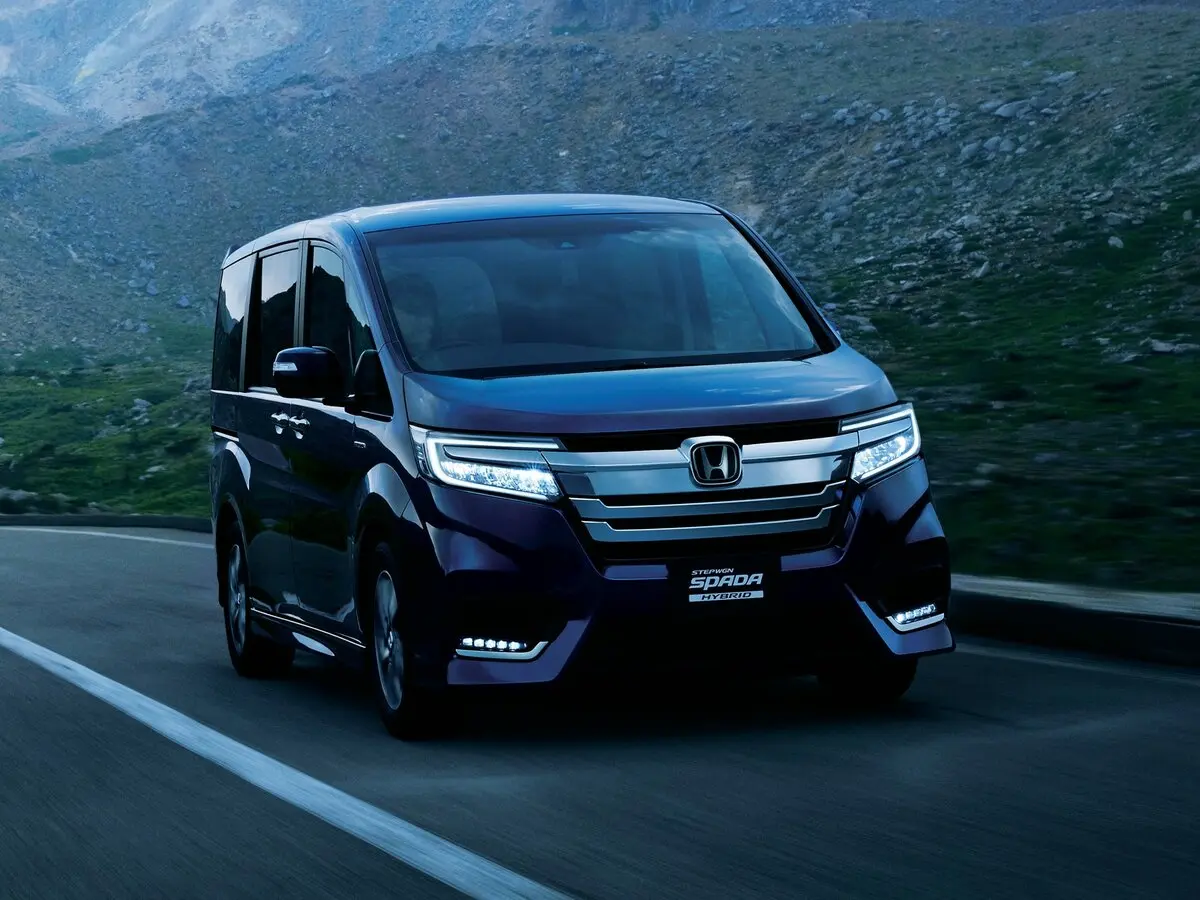 Honda Stepwgn V Рестайлинг Минивэн Spada — фото 2