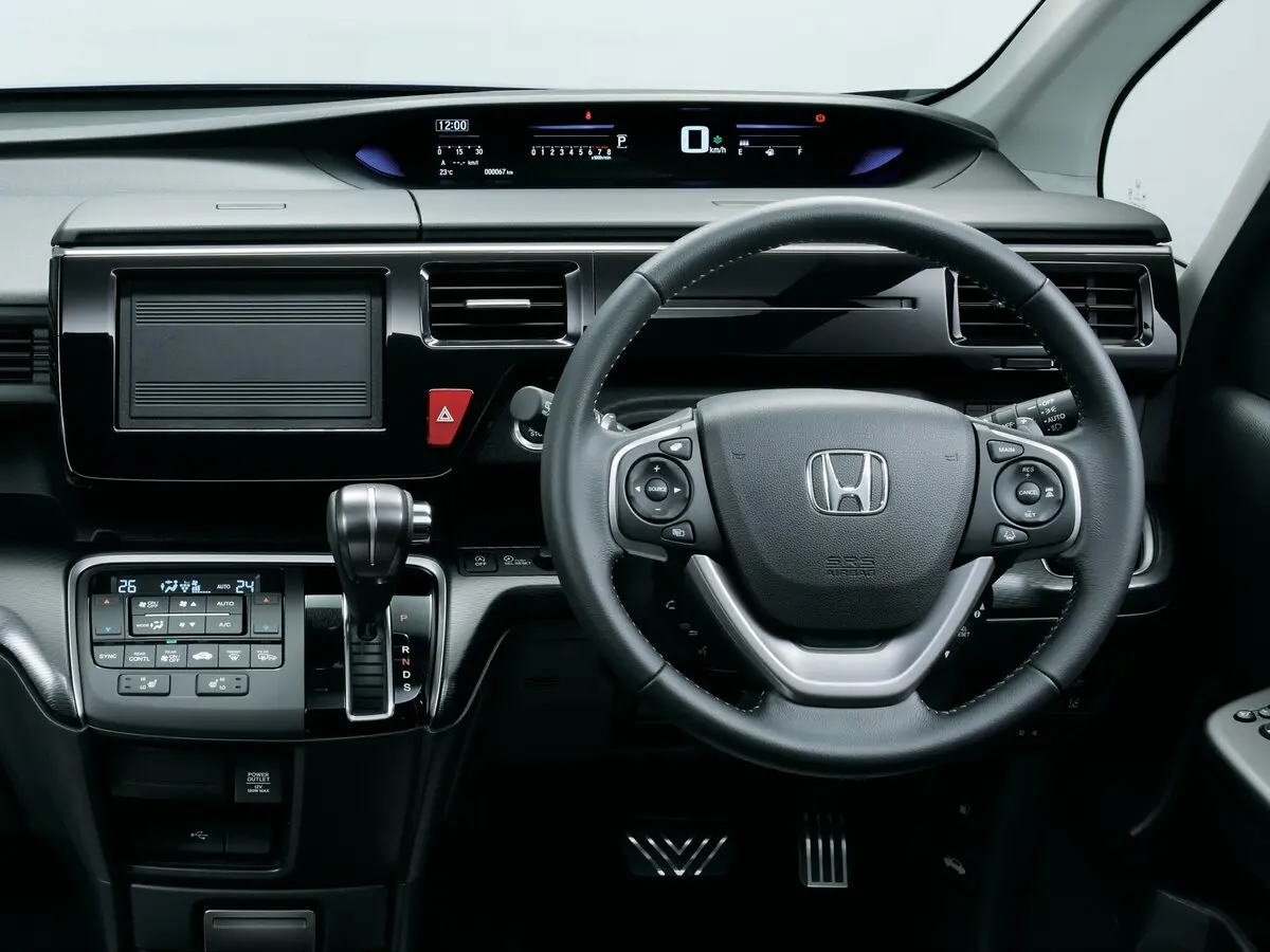 Honda Stepwgn V Рестайлинг Минивэн Spada — фото 4