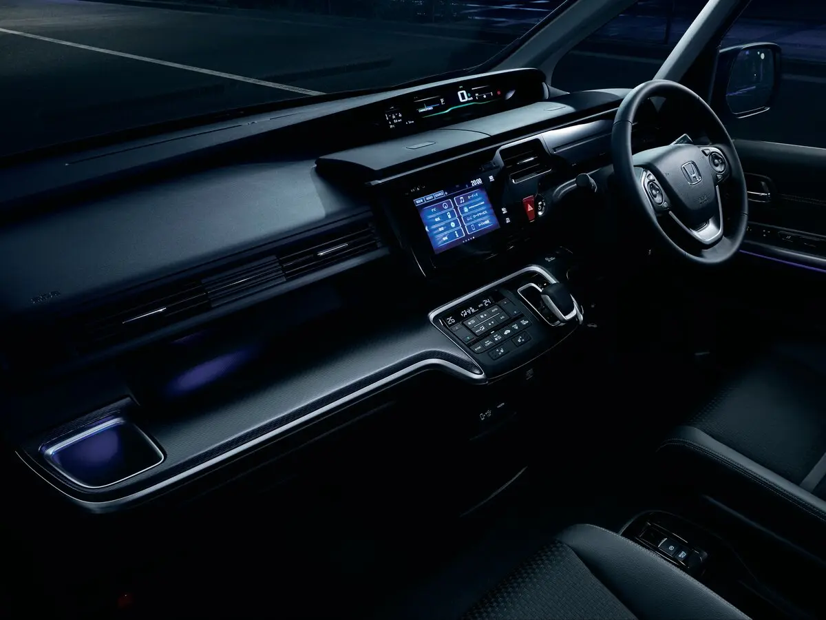 Honda Stepwgn V Рестайлинг Минивэн Spada — фото 6