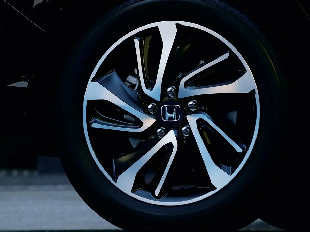 Honda Stepwgn V Рестайлинг Минивэн Spada — фото 14