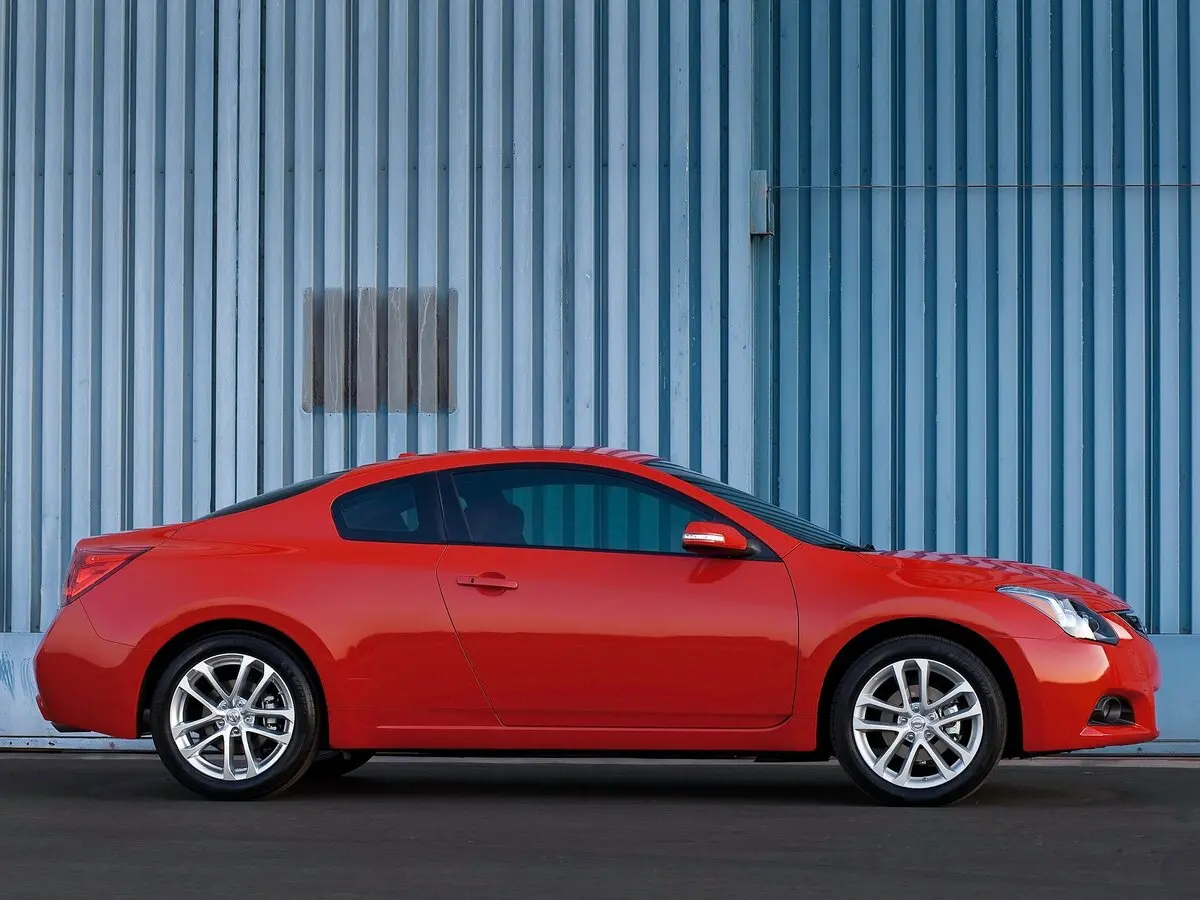 Nissan Altima IV (L32) Рестайлинг Купе — photo 2