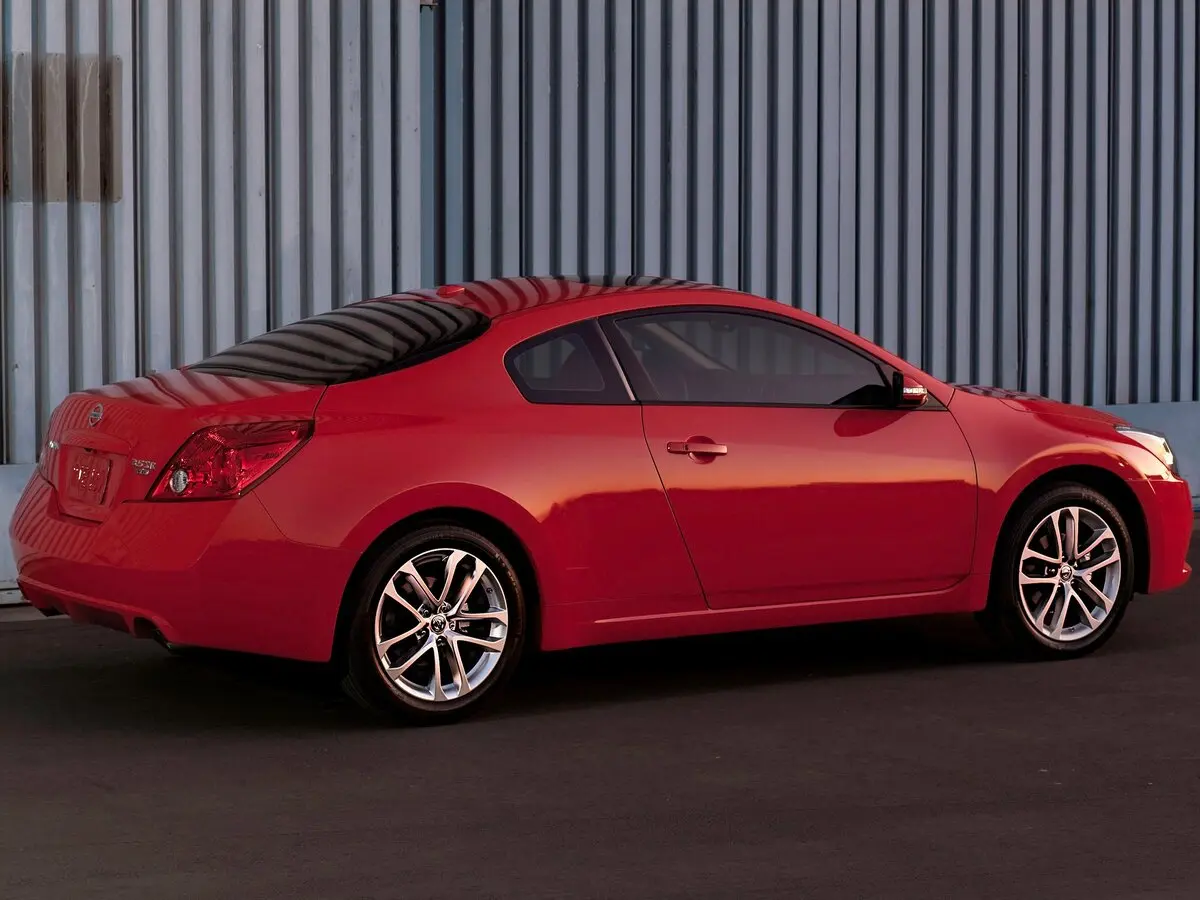 Nissan Altima IV (L32) Рестайлинг Купе — photo 5