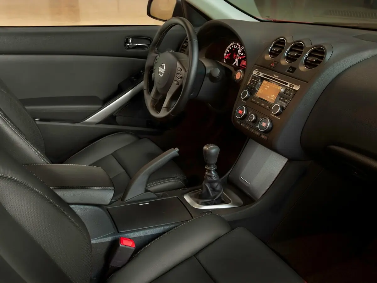 Nissan Altima IV (L32) Рестайлинг Купе — photo 6
