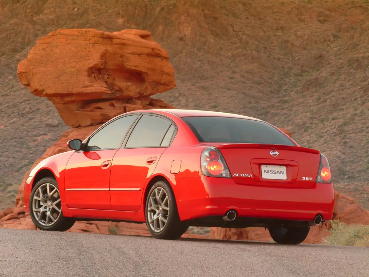Nissan Altima III (L31) Рестайлинг Седан — сүрөт 5
