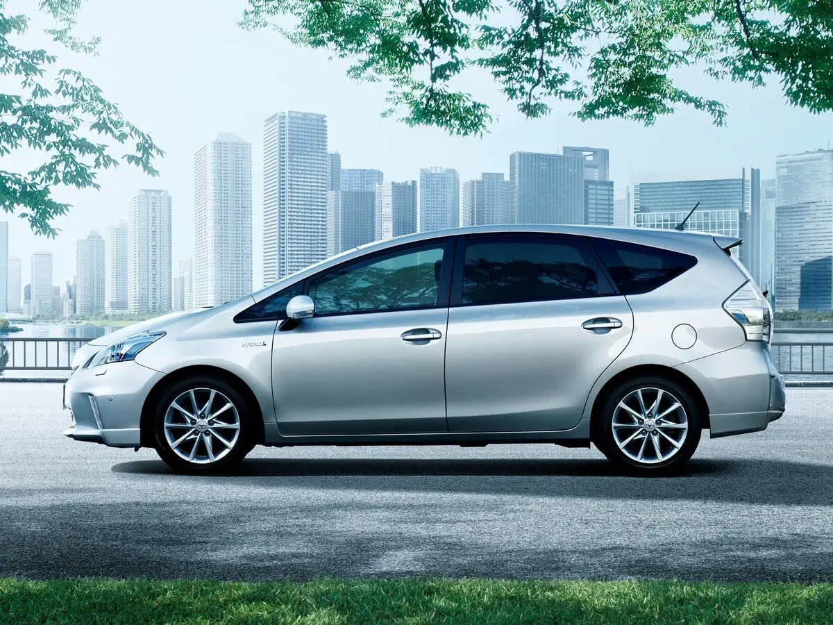 Toyota Prius Alpha I (ZVW40/41) Универсал 5 дв. — фото 2