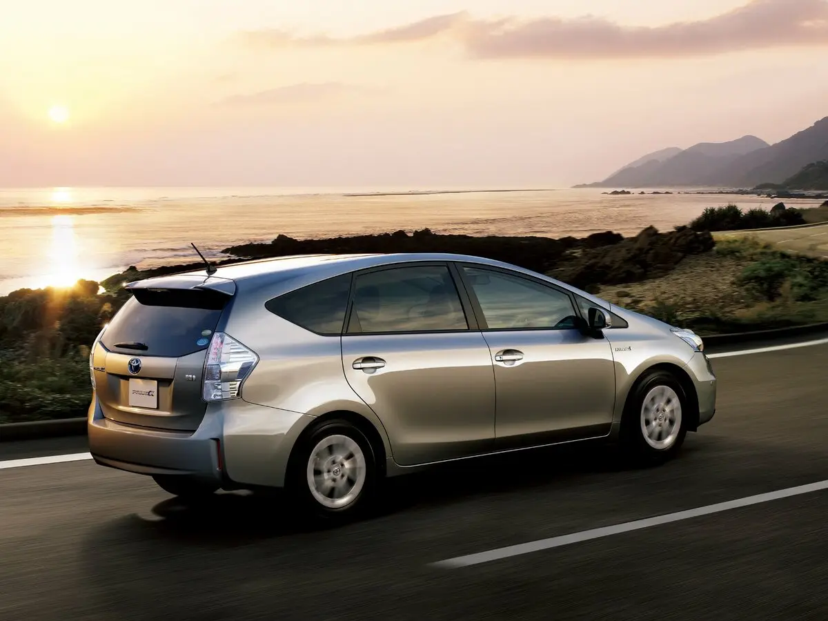 Toyota Prius Alpha I (ZVW40/41) Универсал 5 дв. — фото 3