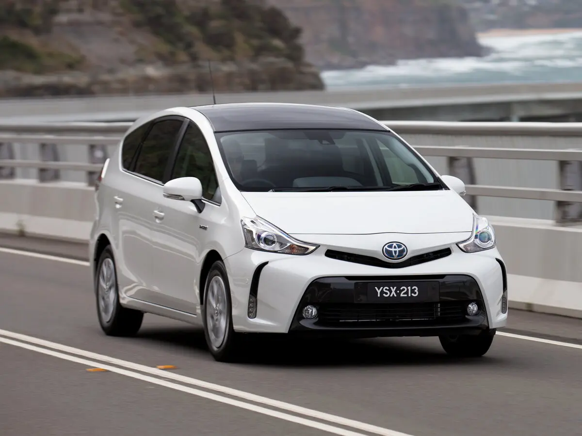 Toyota Prius Alpha I (ZVW40/41) Рестайлинг Универсал 5 дв. — фото 3
