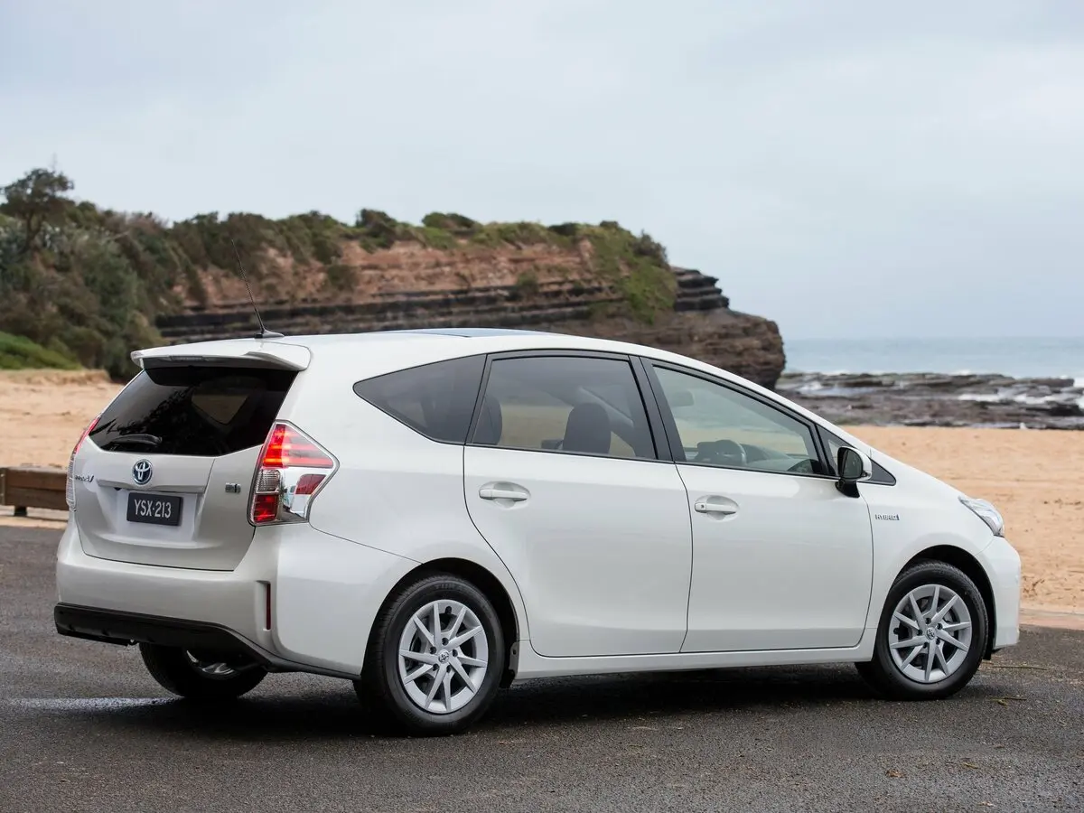 Toyota Prius Alpha I (ZVW40/41) Рестайлинг Универсал 5 дв. — фото 4