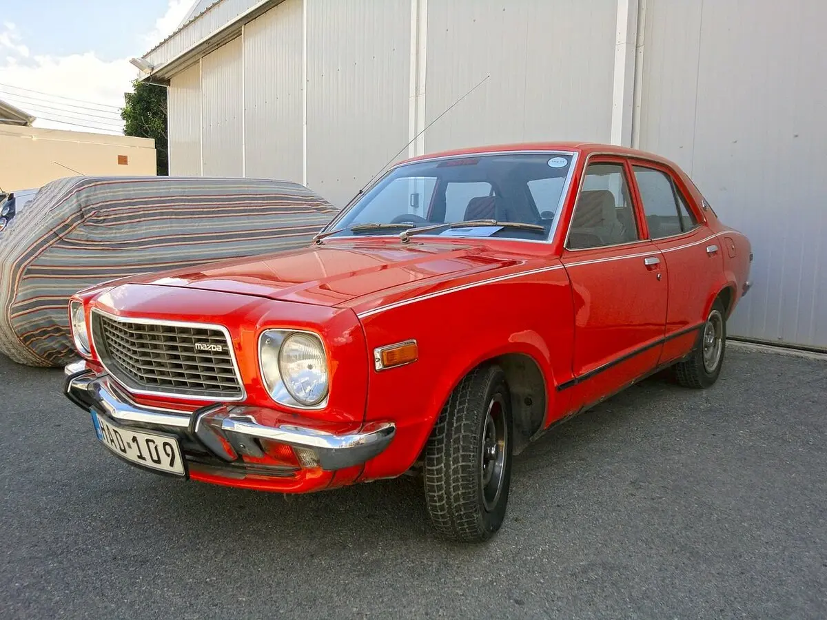 Mazda 818 1974 – 1978 Седан