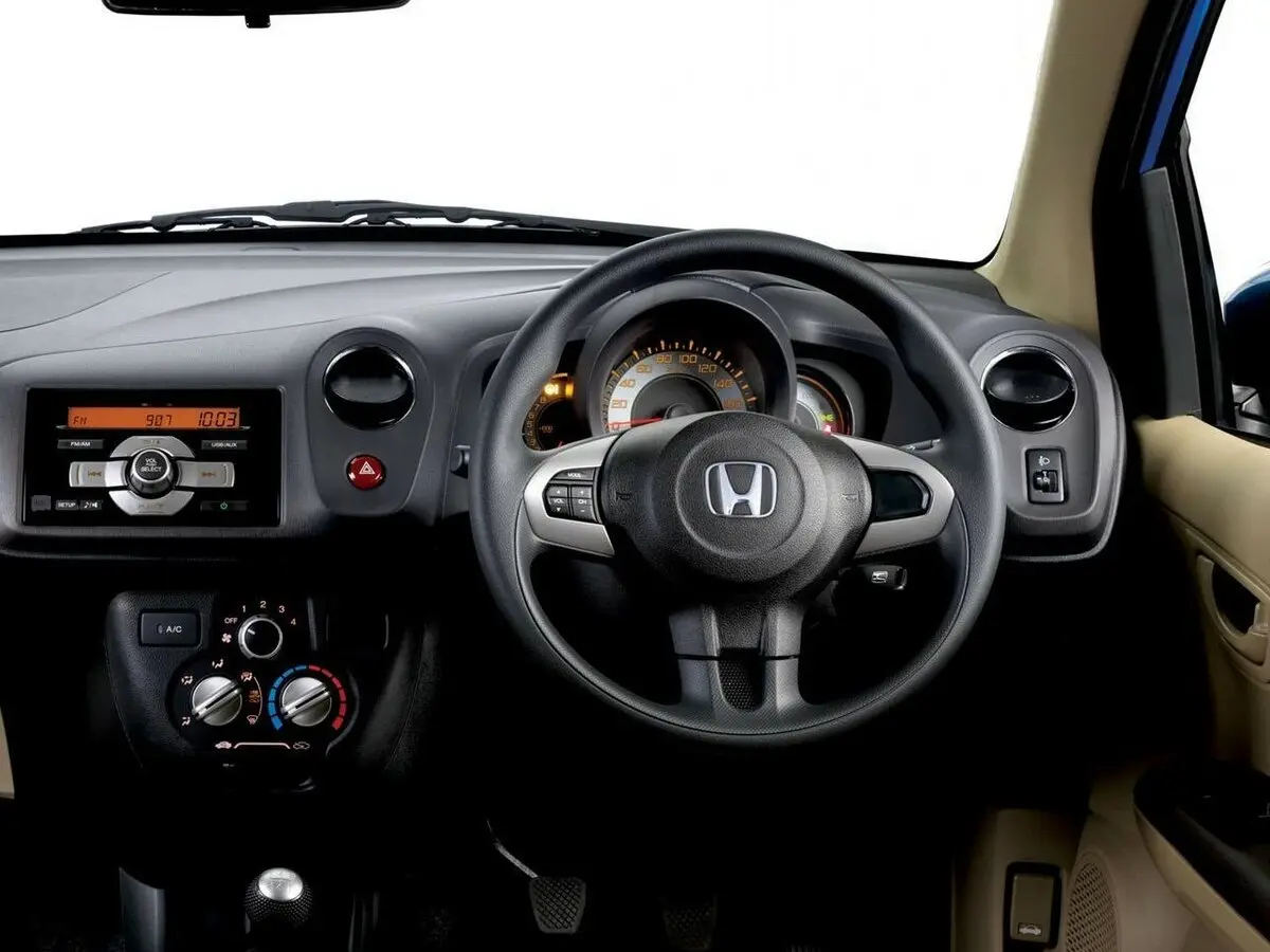 Honda Brio I Хэтчбек 5 дв. — сүрөт 10