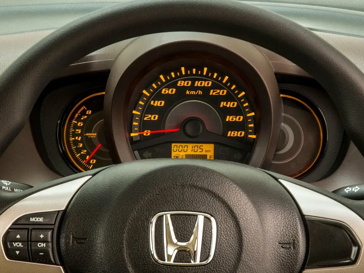 Honda Brio I Седан Amaze — сүрөт 9
