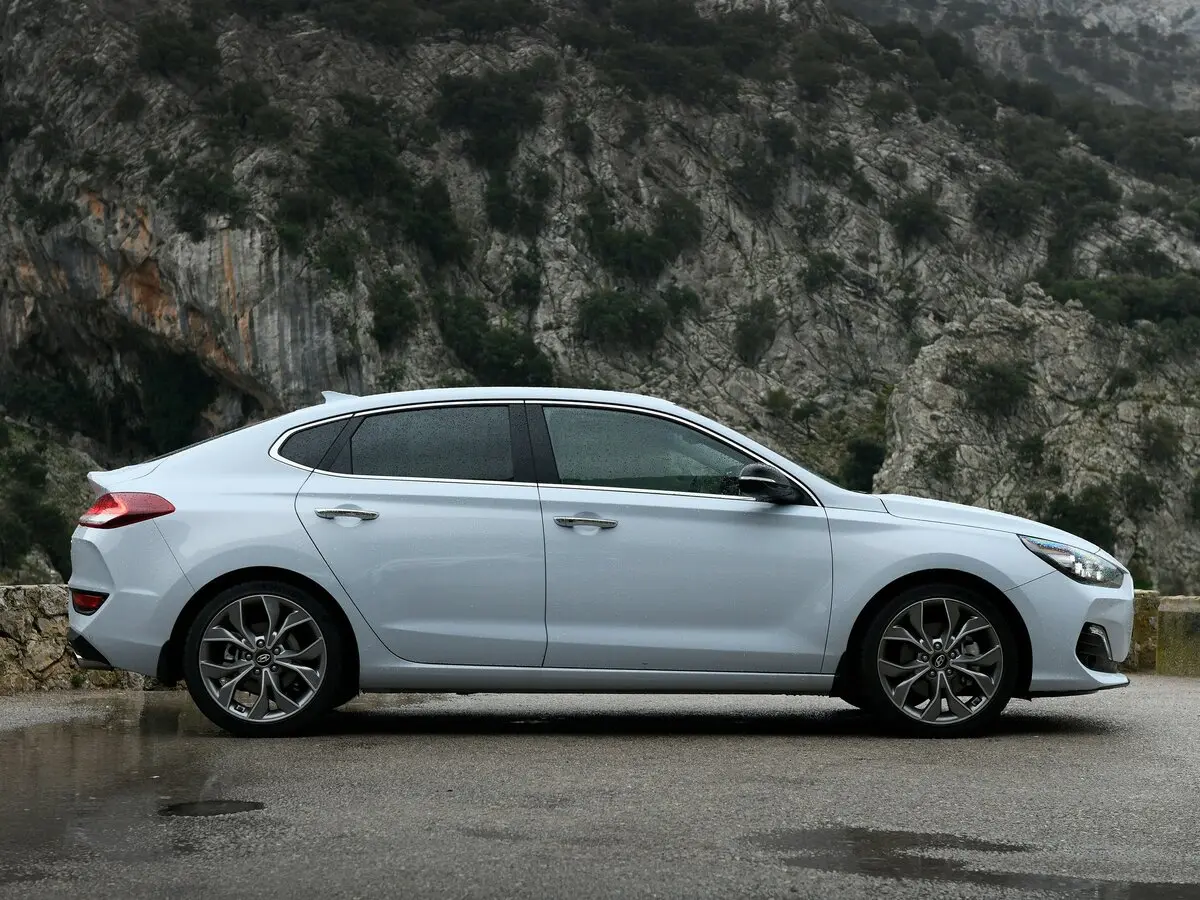 Hyundai i30 III Лифтбек Fastback — фото 2