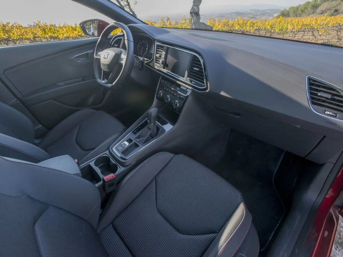 SEAT Leon III Рестайлинг Хэтчбек 5 дв. — photo 6