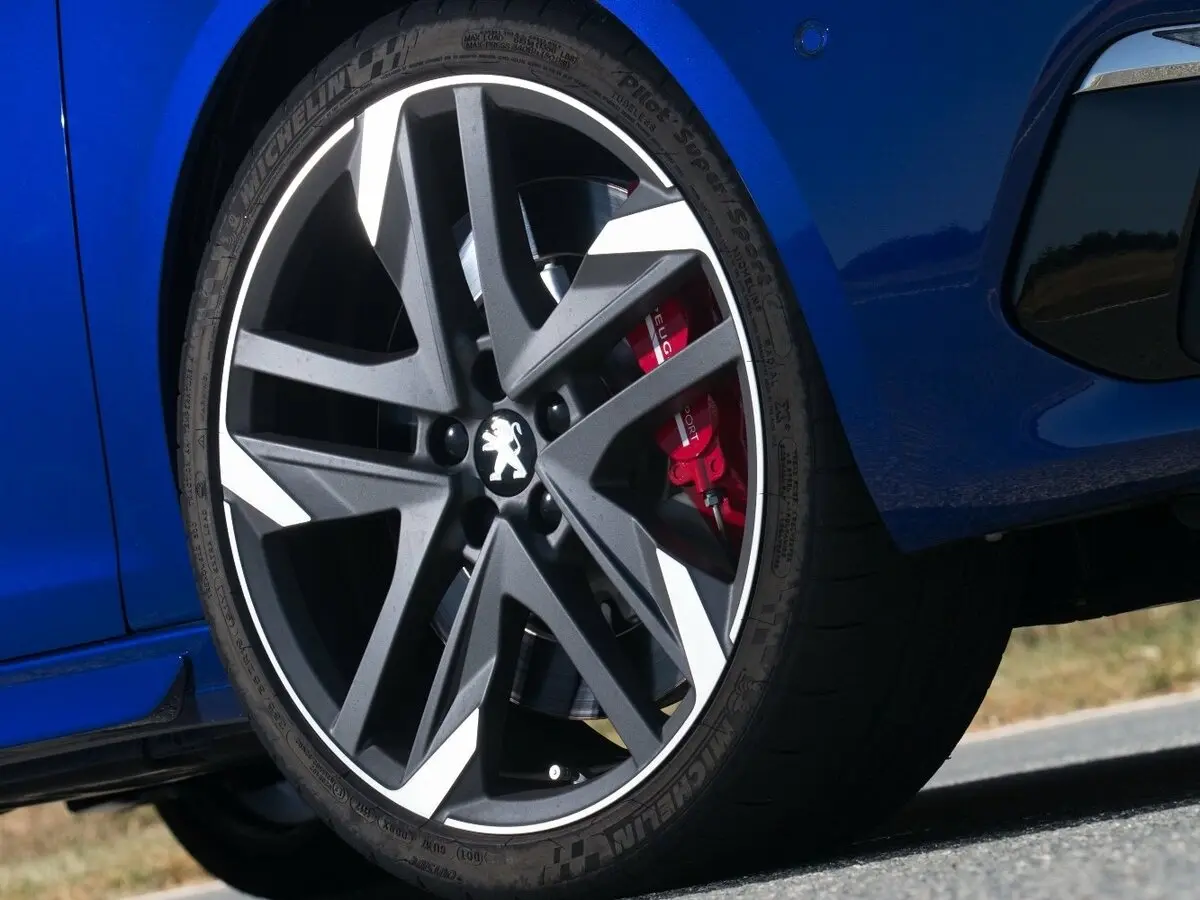 Peugeot 308 GTi I Рестайлинг Хэтчбек 5 дв. — photo 15