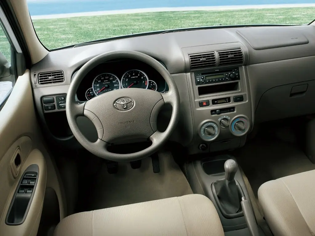 Toyota Avanza I Минивэн — фото 6