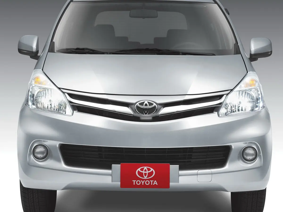 Toyota Avanza II Минивэн — фото 3