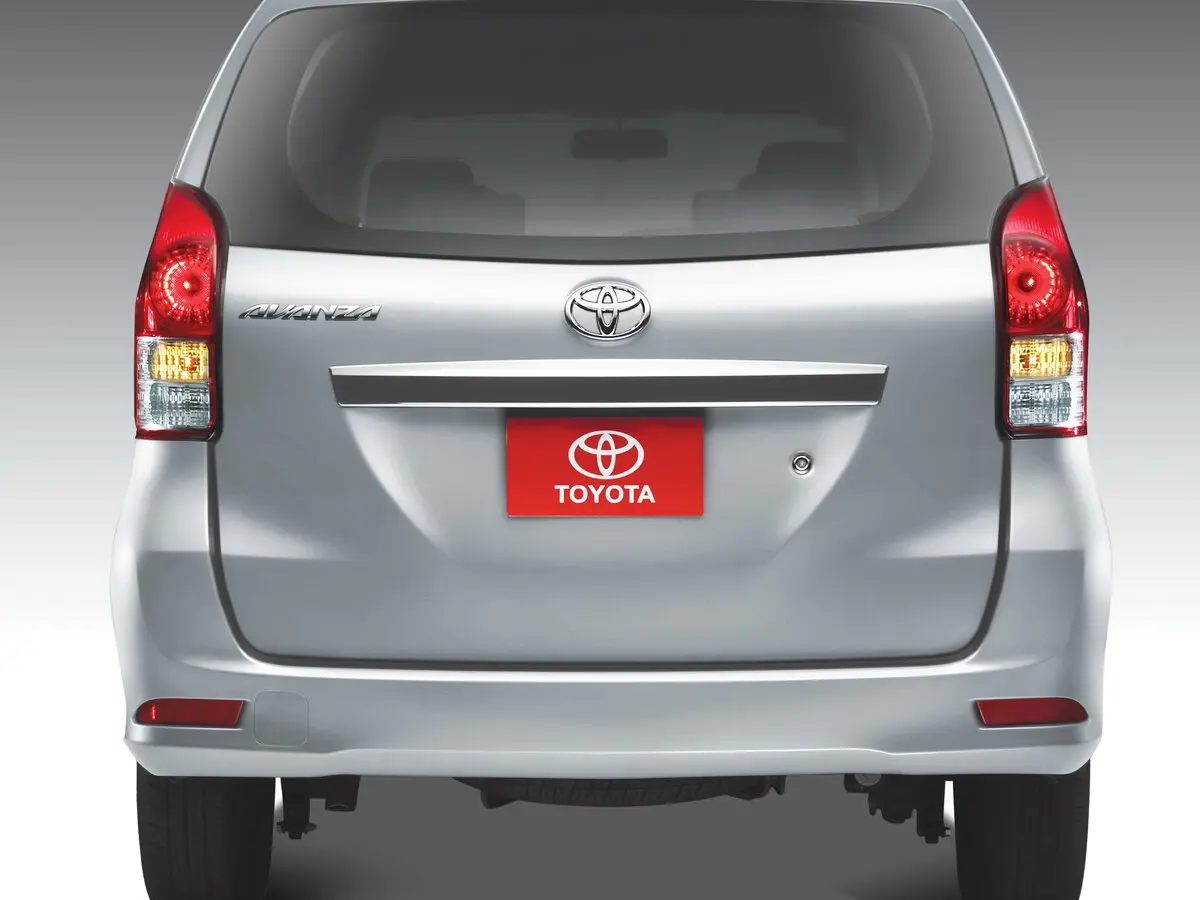 Toyota Avanza II Минивэн — фото 4