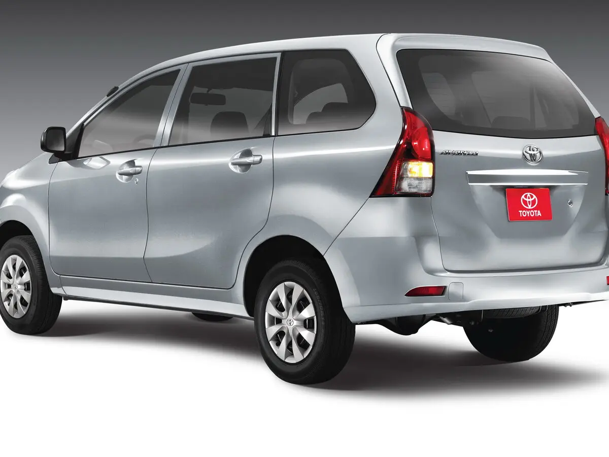 Toyota Avanza II Минивэн — фото 5