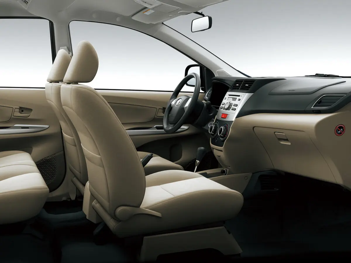 Toyota Avanza II Минивэн — фото 8