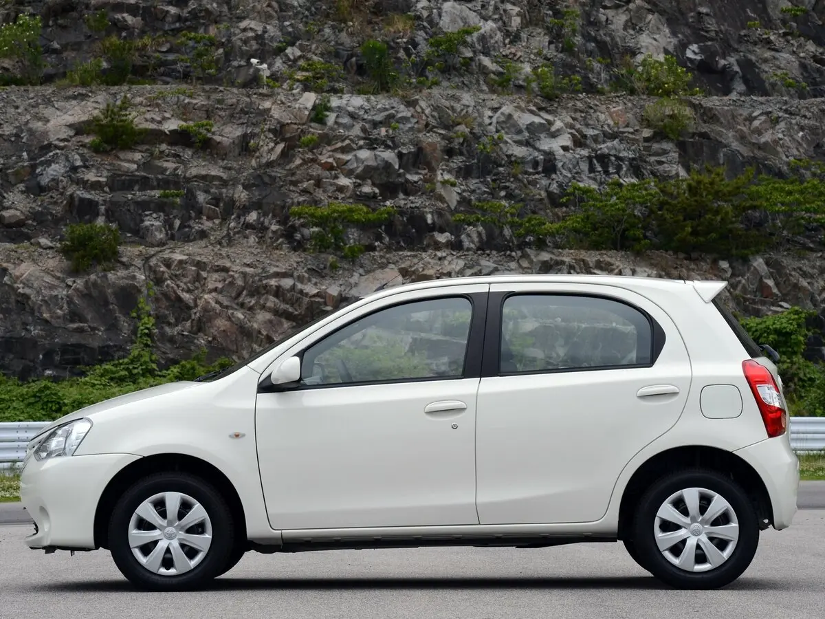Toyota Etios I Хэтчбек 5 дв. — фото 2