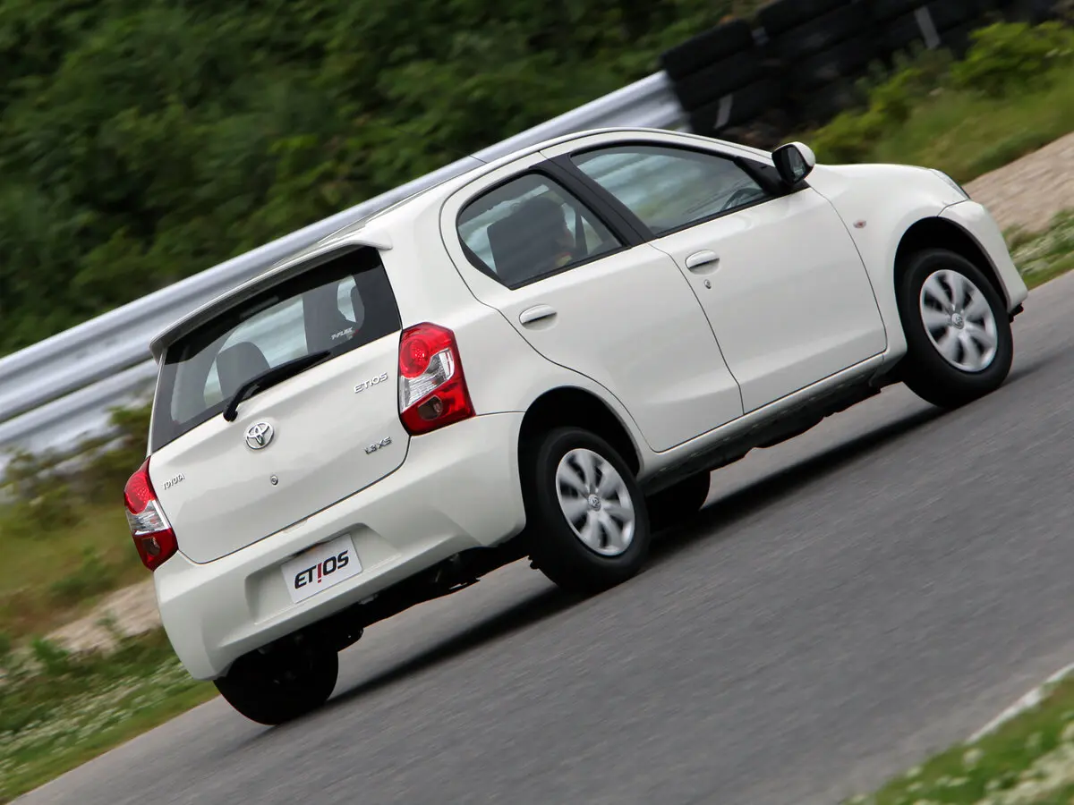 Toyota Etios I Хэтчбек 5 дв. — фото 4