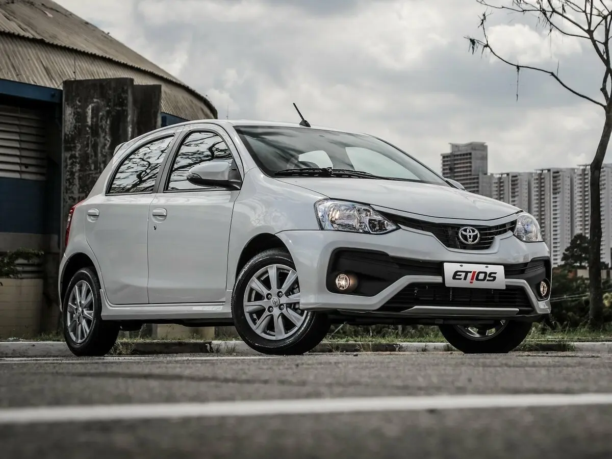 Toyota Etios I Рестайлинг Хэтчбек 5 дв.