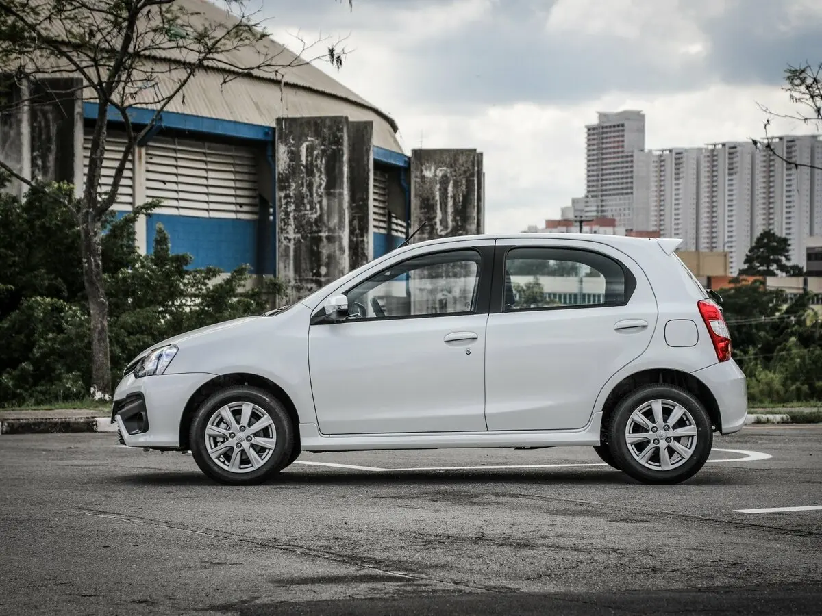 Toyota Etios I Рестайлинг Хэтчбек 5 дв. — фото 2