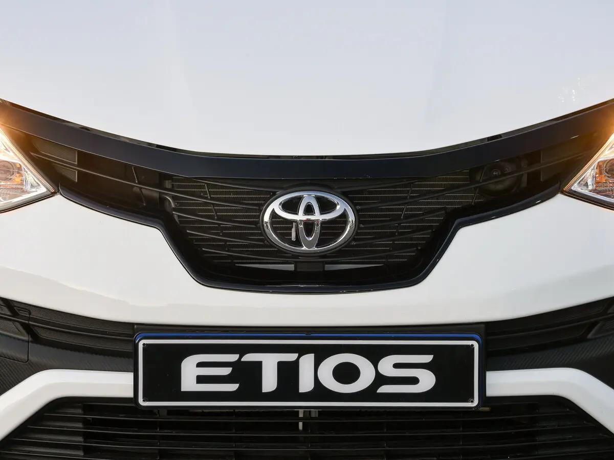 Toyota Etios I Рестайлинг Хэтчбек 5 дв. — фото 12