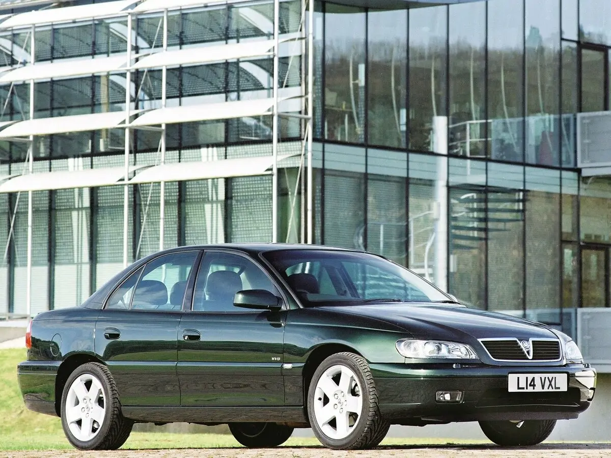 Vauxhall Omega B Рестайлинг Седан — photo 2