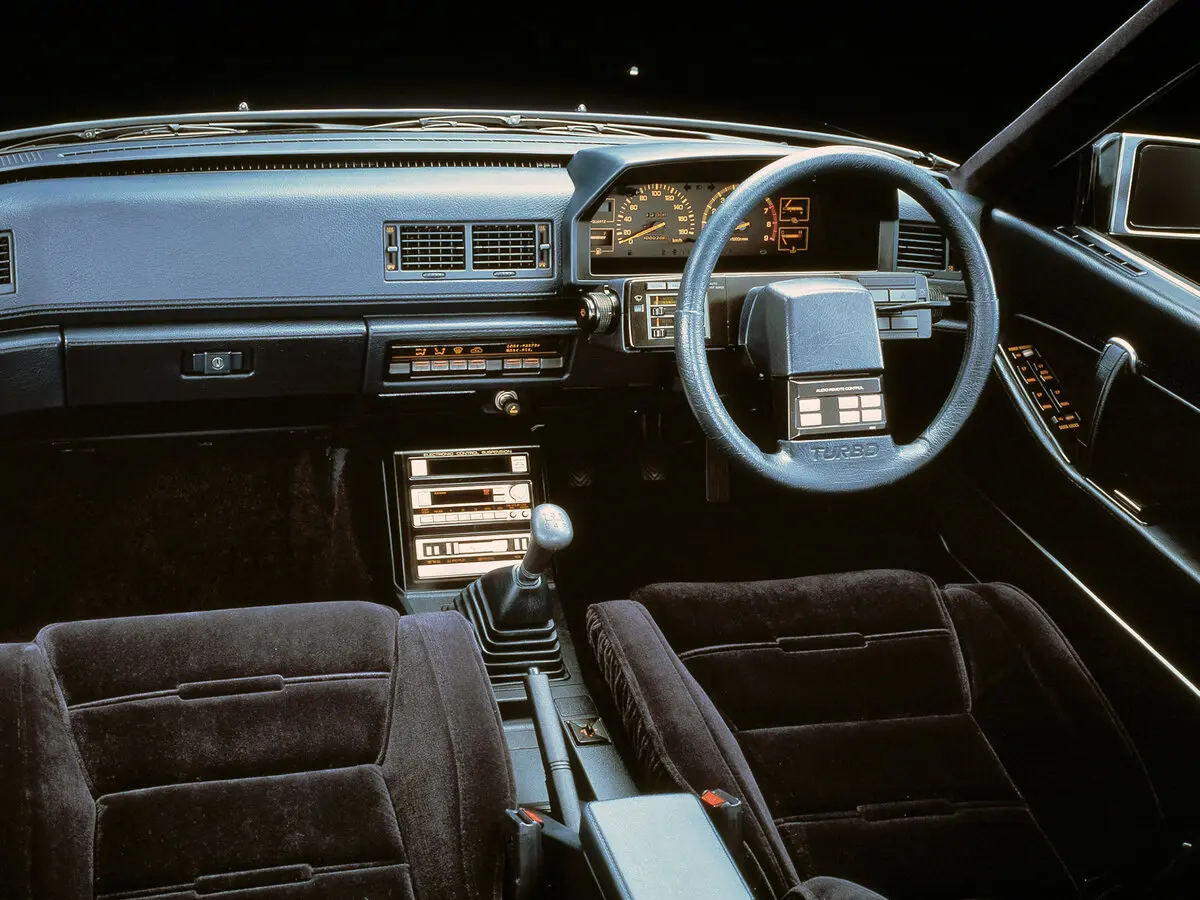 Mitsubishi Eterna V Седан — 照片 5