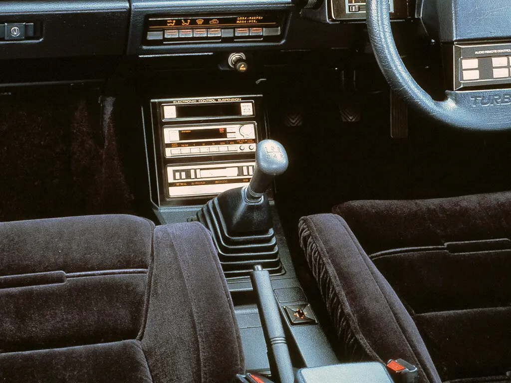 Mitsubishi Eterna V Седан — 照片 9