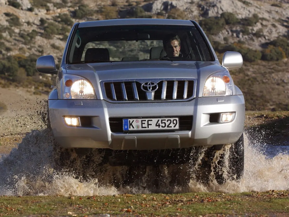 Toyota Land Cruiser Prado 120 Series Рестайлинг Внедорожник 3 дв. — фото 2
