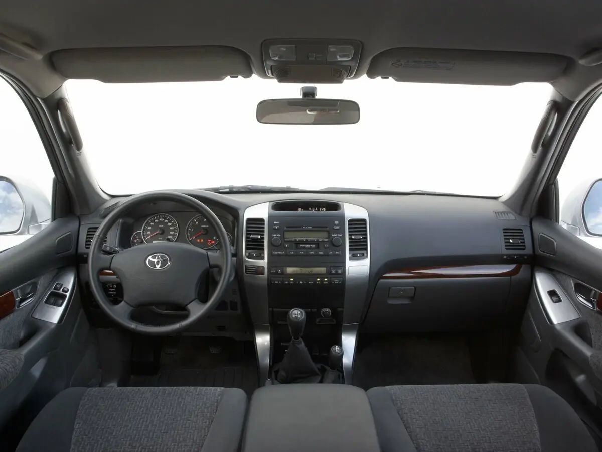 Toyota Land Cruiser Prado 120 Series Рестайлинг Внедорожник 3 дв. — фото 4