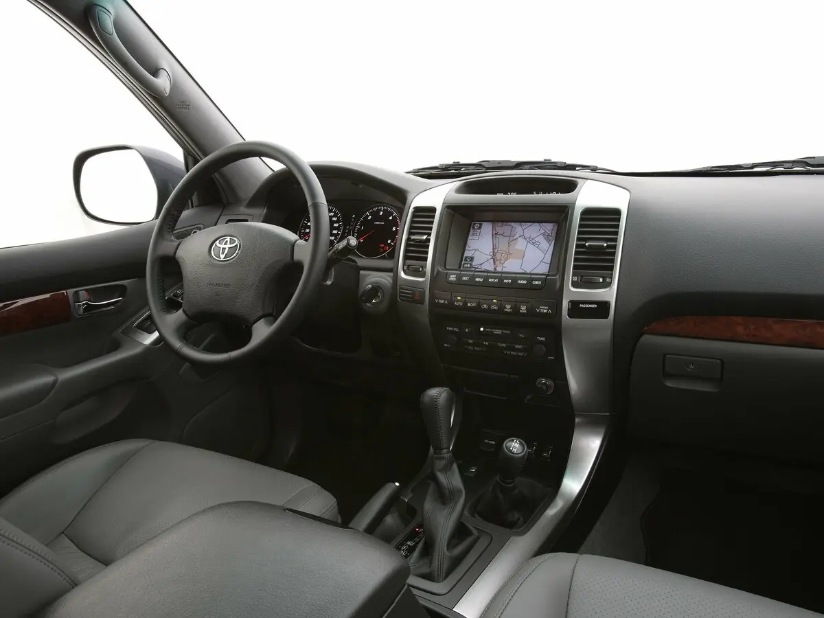 Toyota Land Cruiser Prado 120 Series Рестайлинг Внедорожник 3 дв. — фото 5