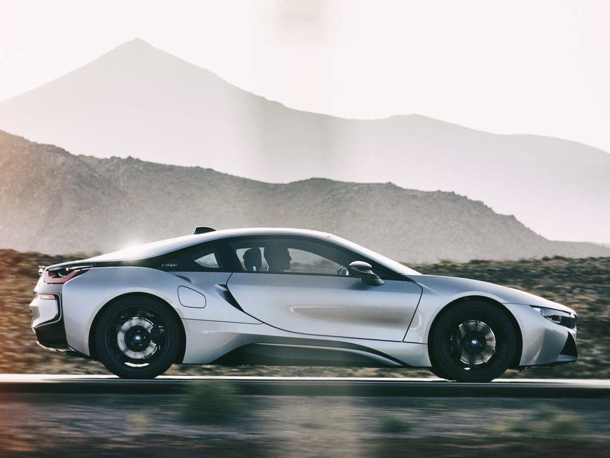 BMW i8 I Рестайлинг Купе — фото 2