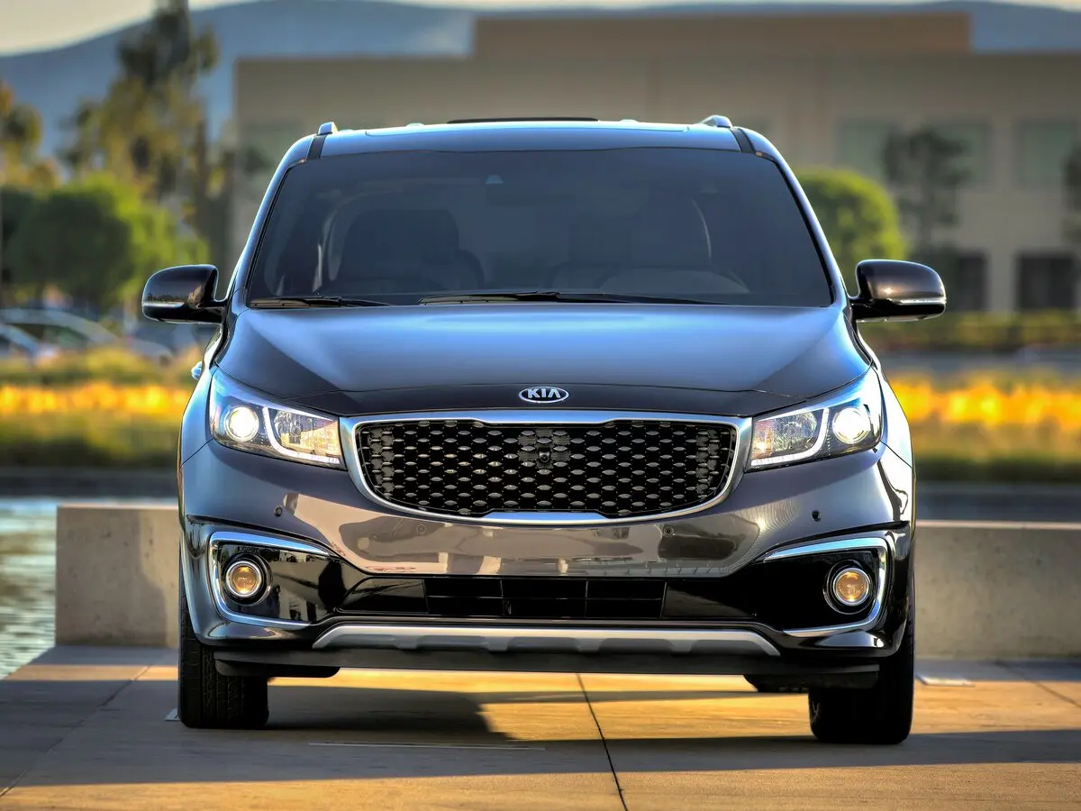 Kia Carnival III Минивэн — фото 3