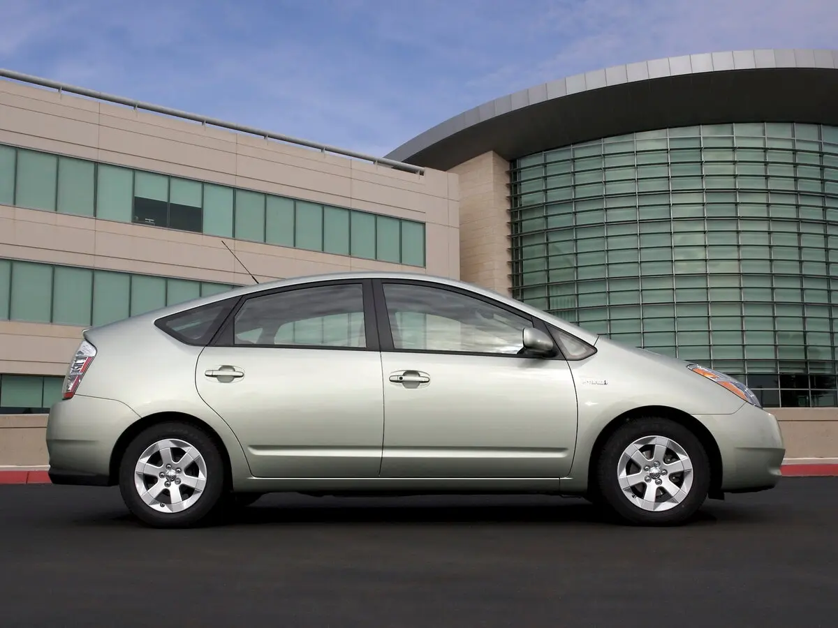 Toyota Prius II Рестайлинг (XW20) Лифтбек — фото 2