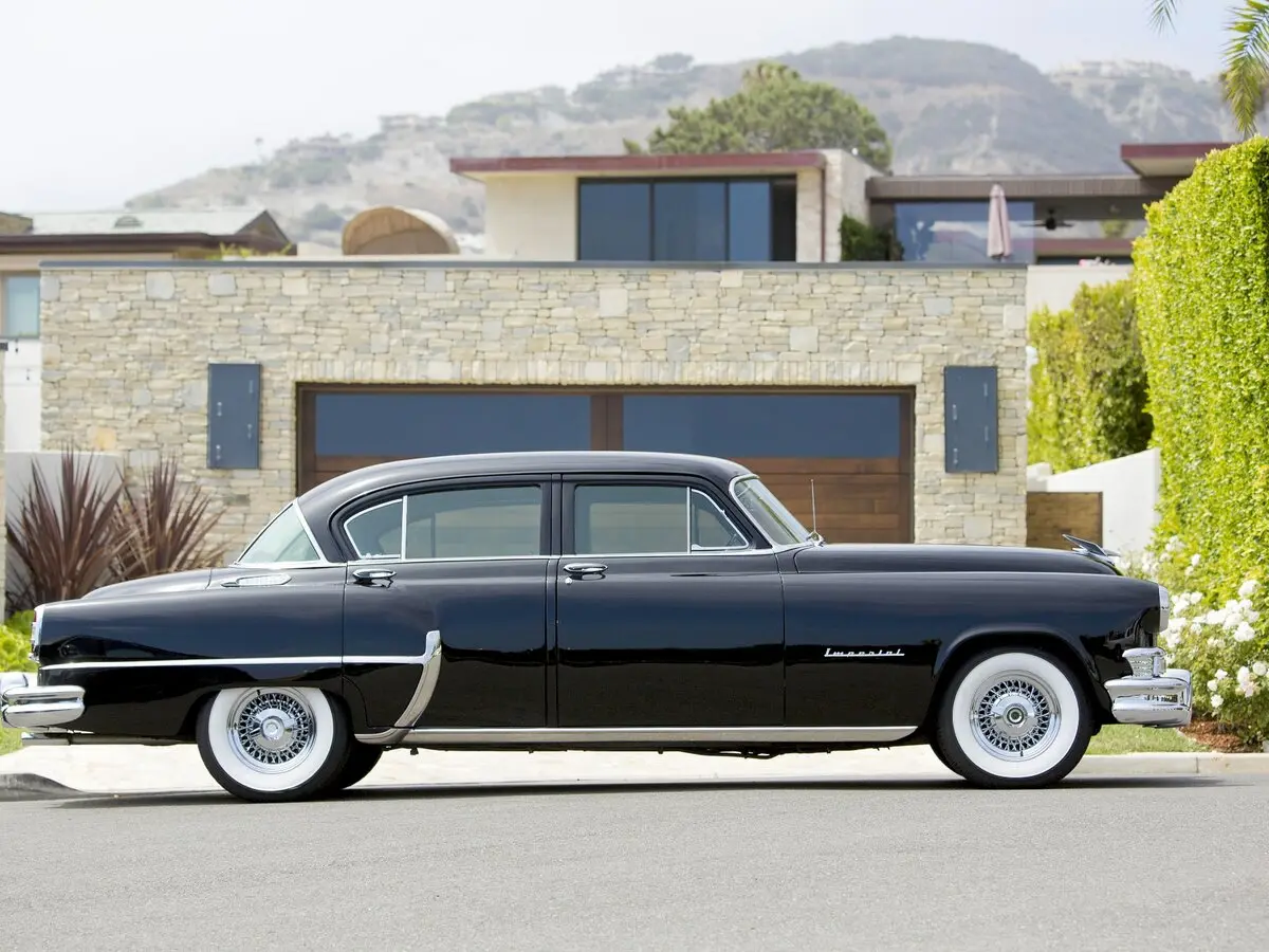 Chrysler Imperial VI Седан Custom — сүрөт 2