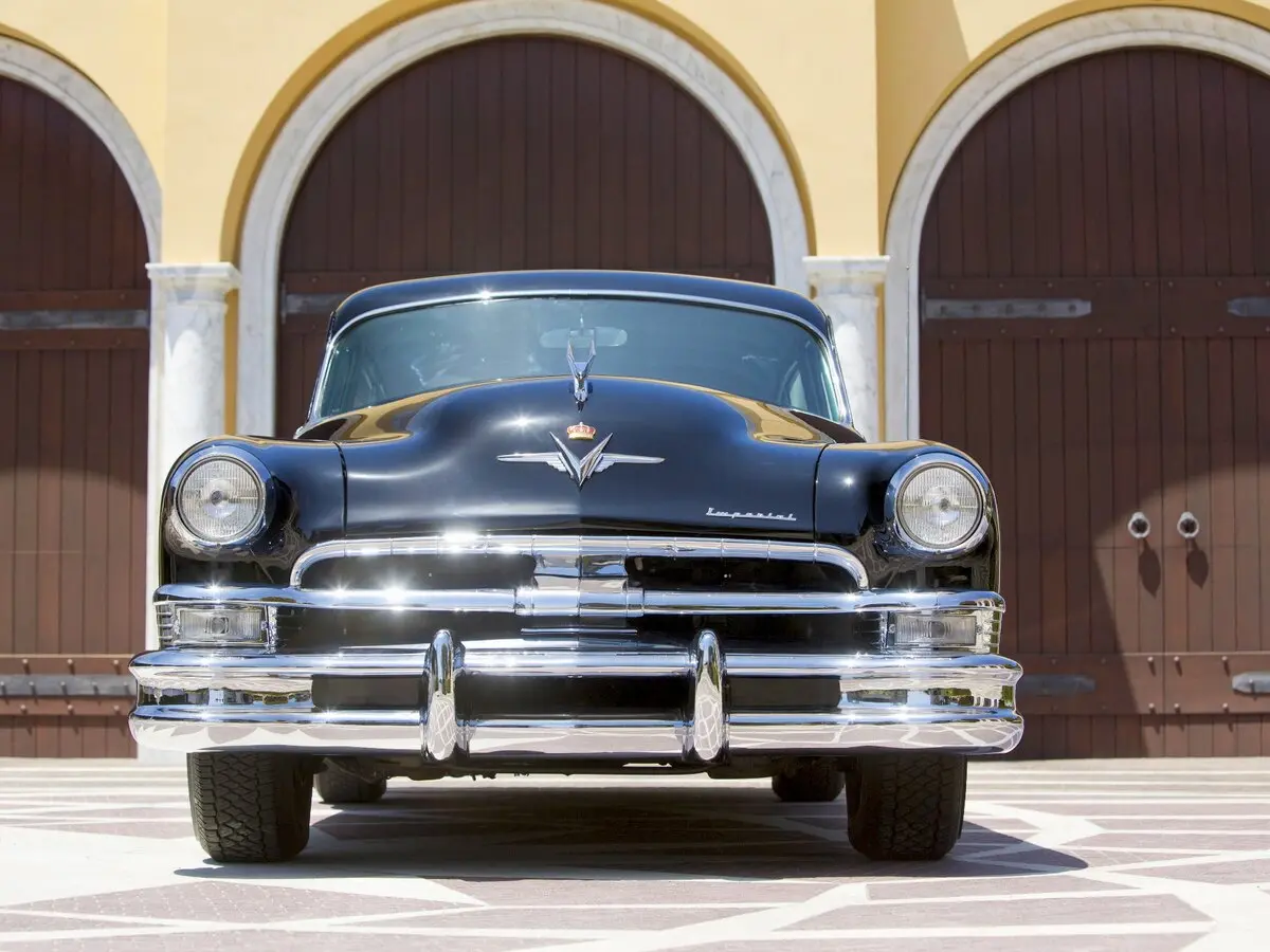 Chrysler Imperial VI Седан Custom — сүрөт 3