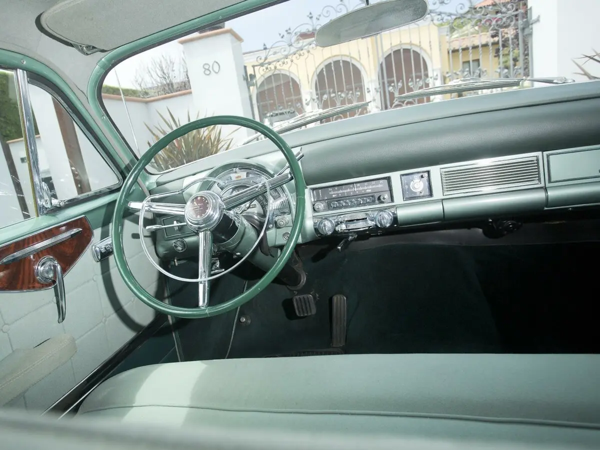 Chrysler Imperial VI Седан Custom — сүрөт 6