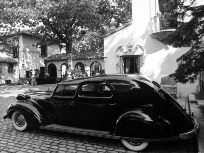 Chrysler Imperial IV Седан — сүрөт 4