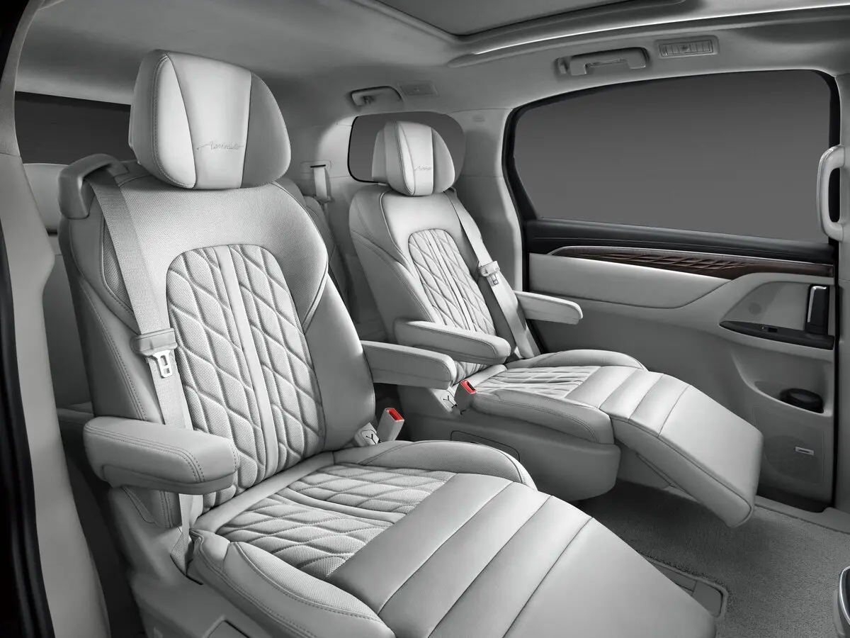 Buick GL8 III Минивэн — photo 10