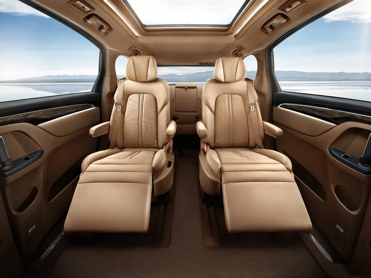 Buick GL8 III Минивэн — photo 11