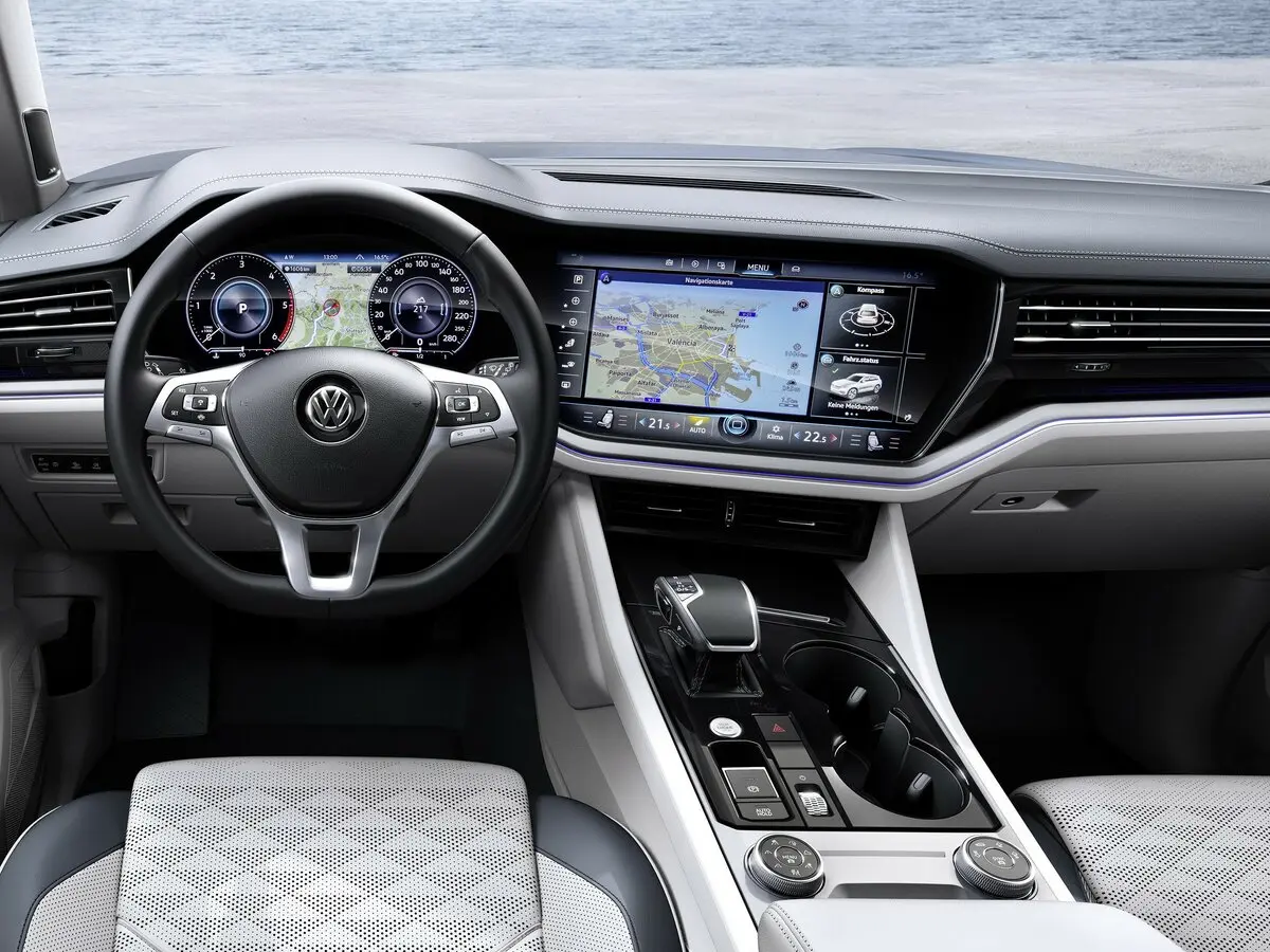 Volkswagen Touareg III Внедорожник 5 дв. — photo 6
