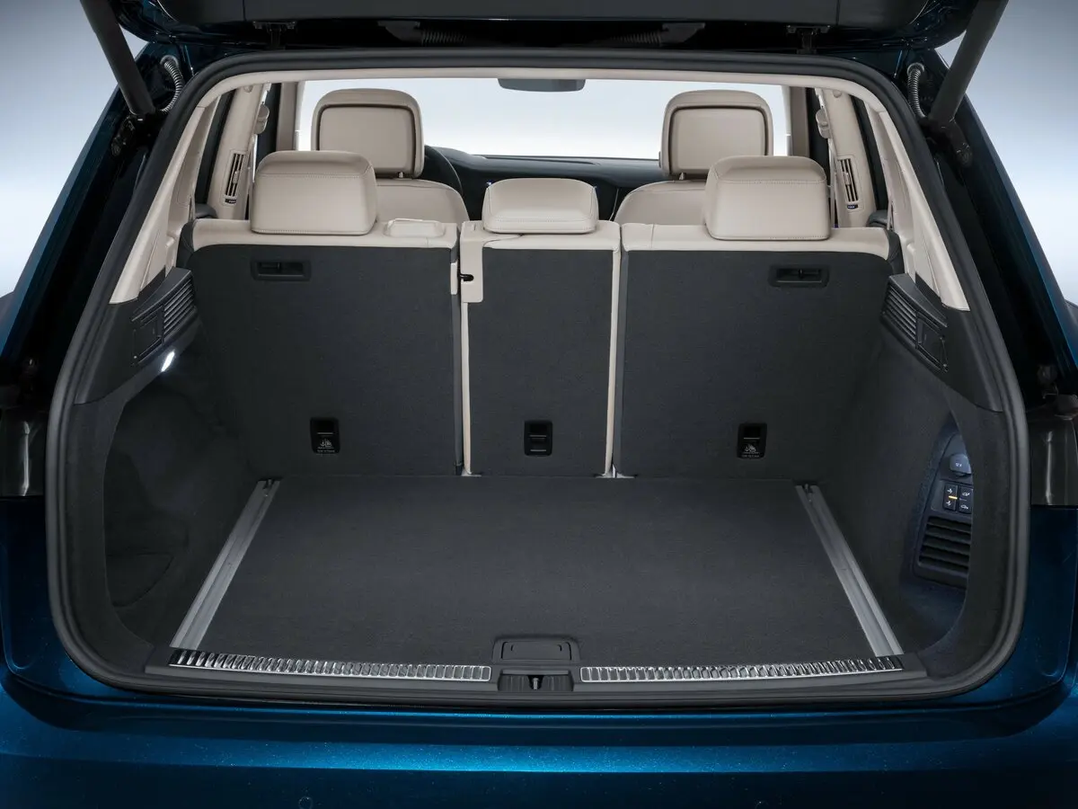 Volkswagen Touareg III Внедорожник 5 дв. — photo 12