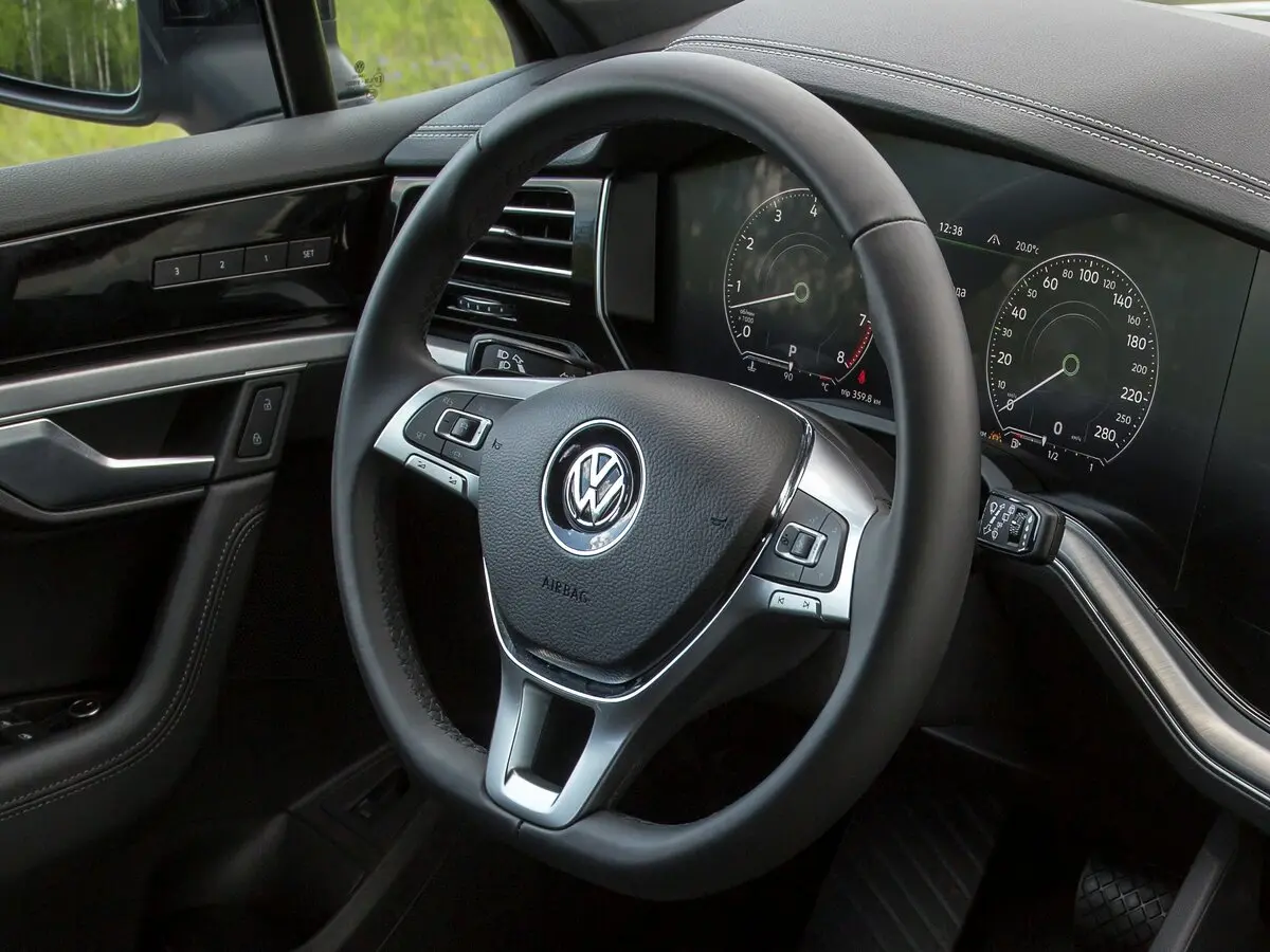 Volkswagen Touareg III Внедорожник 5 дв. — photo 27