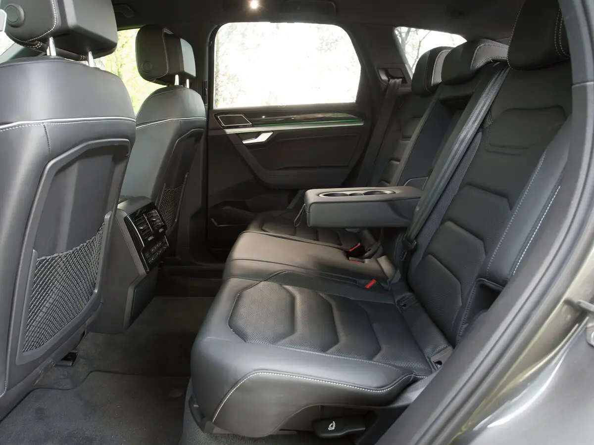 Volkswagen Touareg III Внедорожник 5 дв. — photo 28