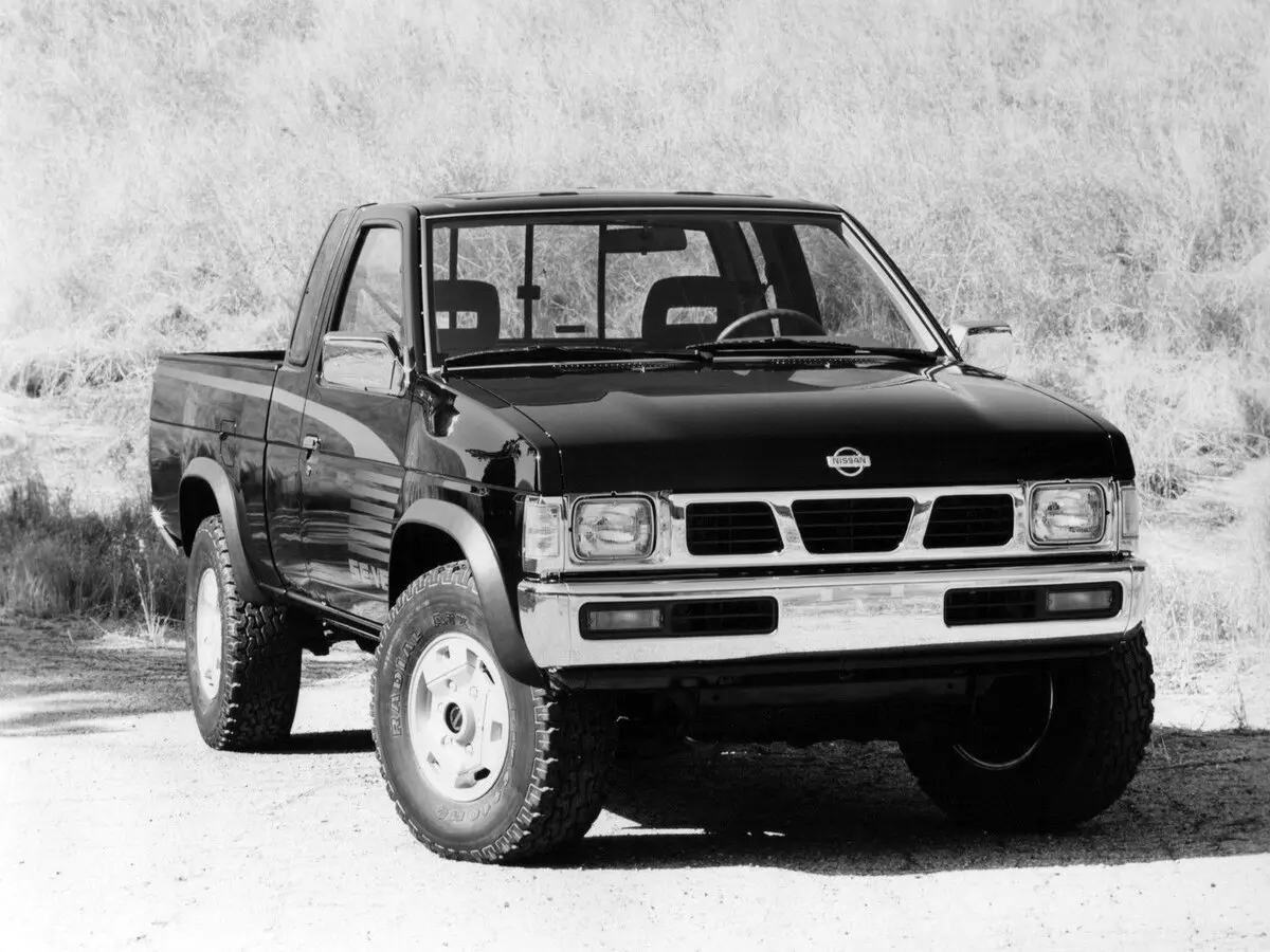 Nissan Datsun D21 Пикап Полуторная кабина King Cab — сүрөт 2