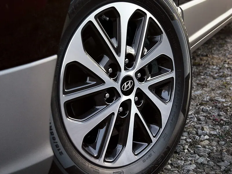 Hyundai Grand Starex I Рестайлинг 2 Минивэн — фото 7